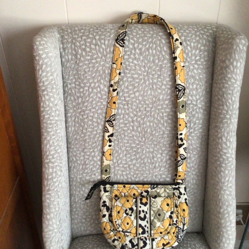 VERA BRADLEY QUILTED CROSSBODY  - YELLOW GREY AND BLACK  PRINT  -ZIP TOP CLOSURE